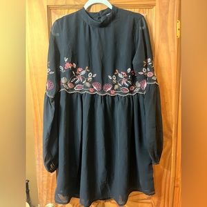 ROMEO AND JULIET couture black embroidered babydoll dress long sleeve sz M/L